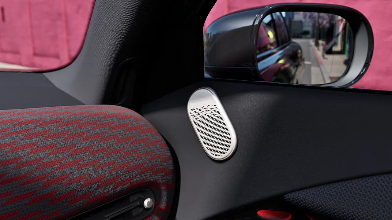 Detaljni prikaz Harman Kardon zvučnika u potpuno električnom MINI Aceman-u