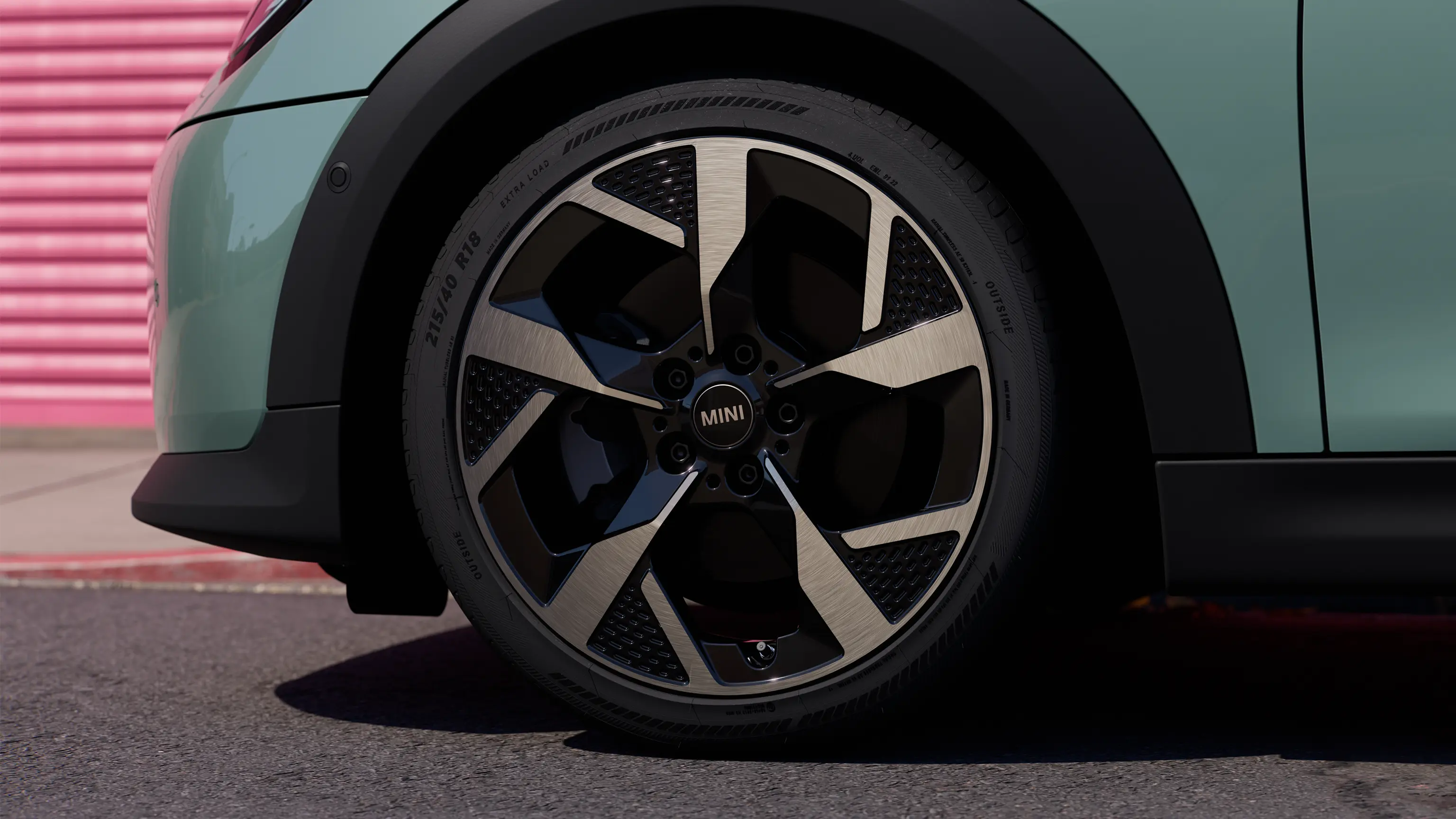 Video o Sliding Spoke felni MINI Cooper-a koje se okreće