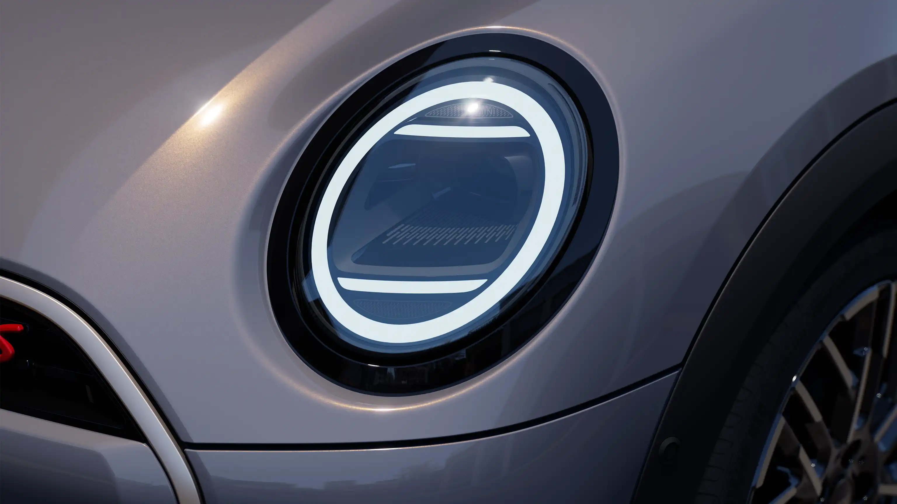 Detaljni prikaz LED farova MINI Cooper Kabrioleta na