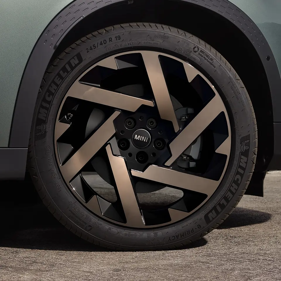 Bočni prikaz Kaleido Spoke felne MINI Countryman-a