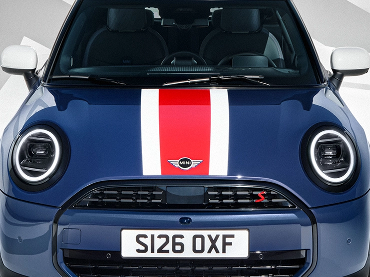 Detaljan prikaz grafike haube MINI Cooper Oxford izdanja