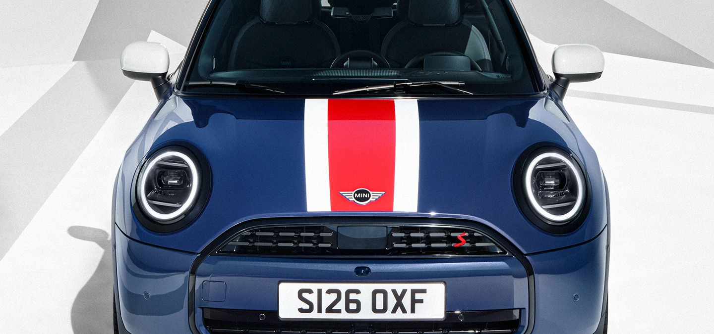 Detaljan prikaz grafike haube MINI Cooper Oxford izdanja