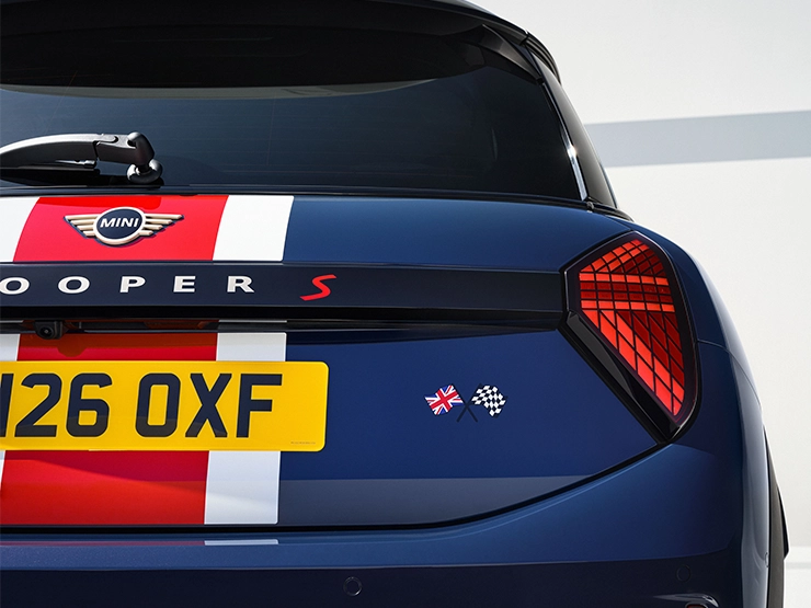 Pogled na MINI Cooper Oxford izdanje sa zadnje strane.