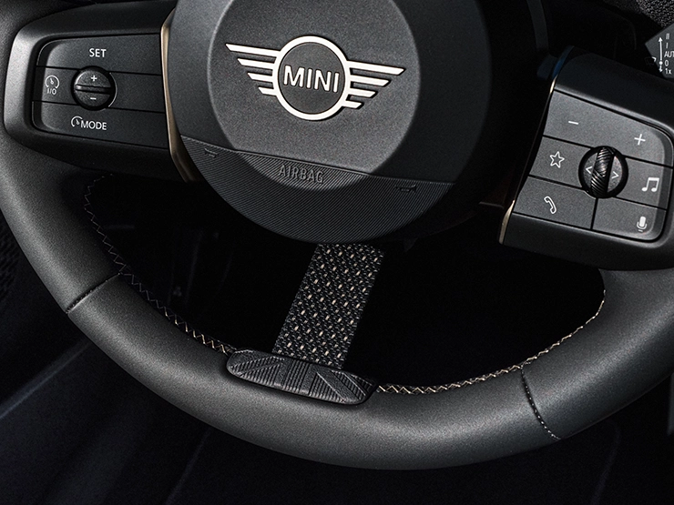 Detaljan prikaz upravljača MINI Cooper Oxford izdanja.