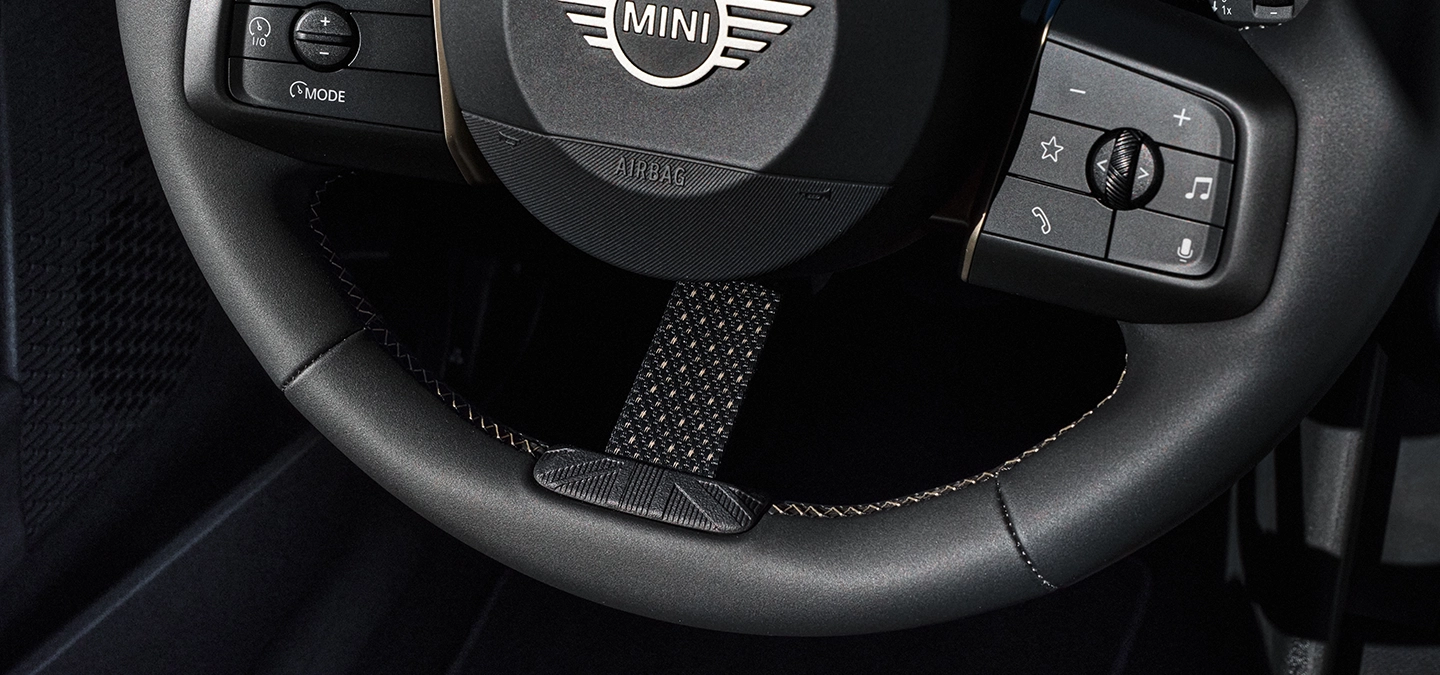 Detaljan prikaz upravljača MINI Cooper Oxford izdanja.