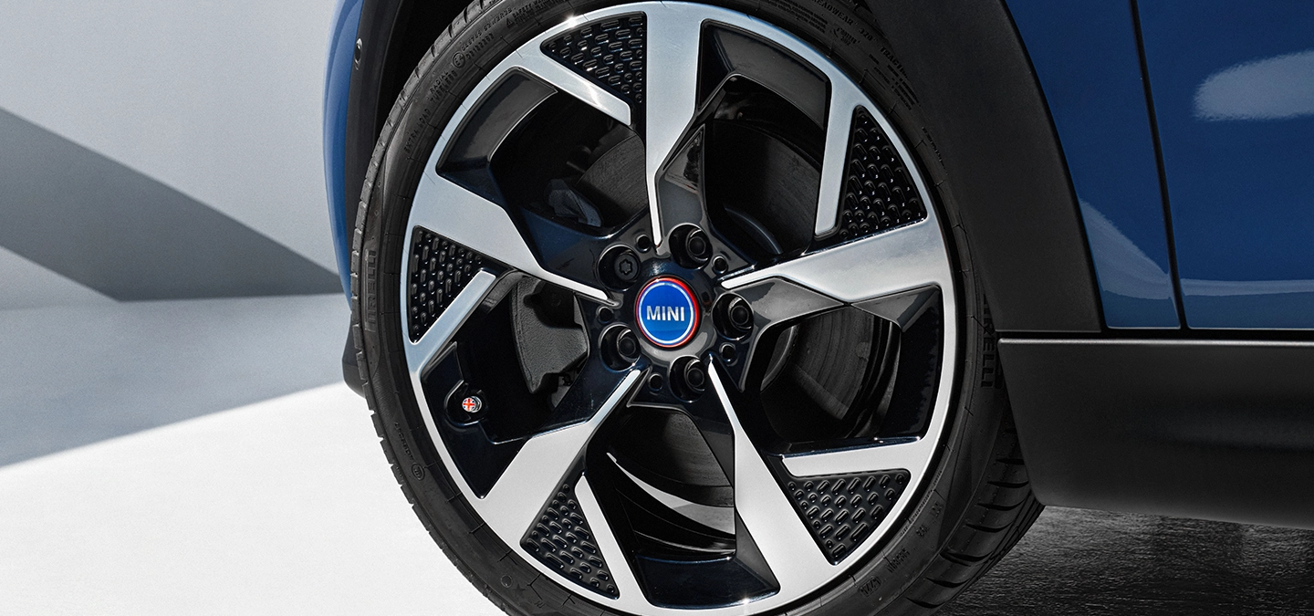 Detaljan prikaz felni MINI Cooper Oxford izdanja.