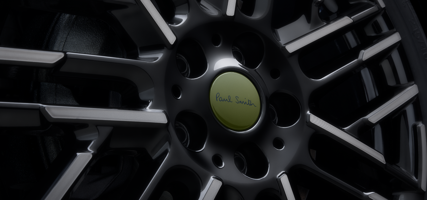 Snimak izbliza felni potpuno električnog MINI Cooper Paul Smith izdanja.