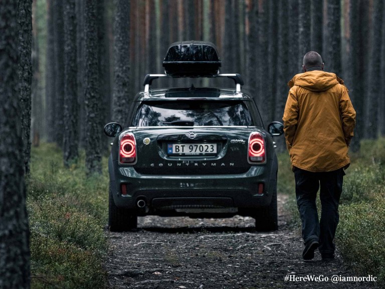 MINI Countryman – krovni transportni sistem – nosač za skije i snoubord