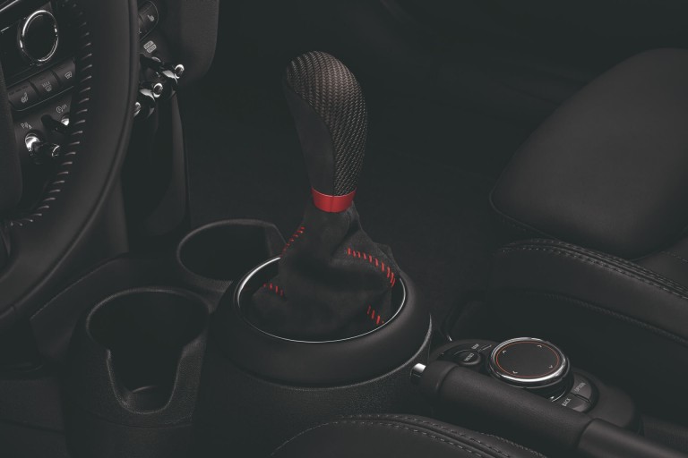 MINI John Cooper Works – ručka ručice menjača – ugljenična vlakna alkantara 