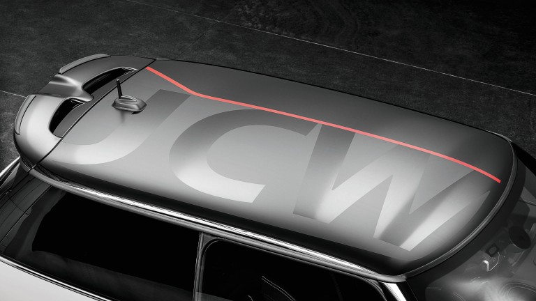 MINI John Cooper Works – srebrna i crna boja – krovni dekor