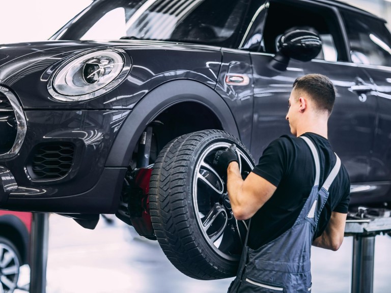 MINI točkovi i gume – promena guma i servis