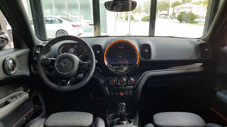 NOVI MINI COUNTRYMAN