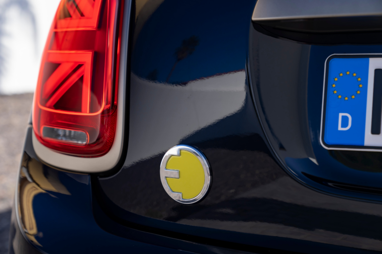 Prvi potpuno električni MINI Cooper SE Cabrio.