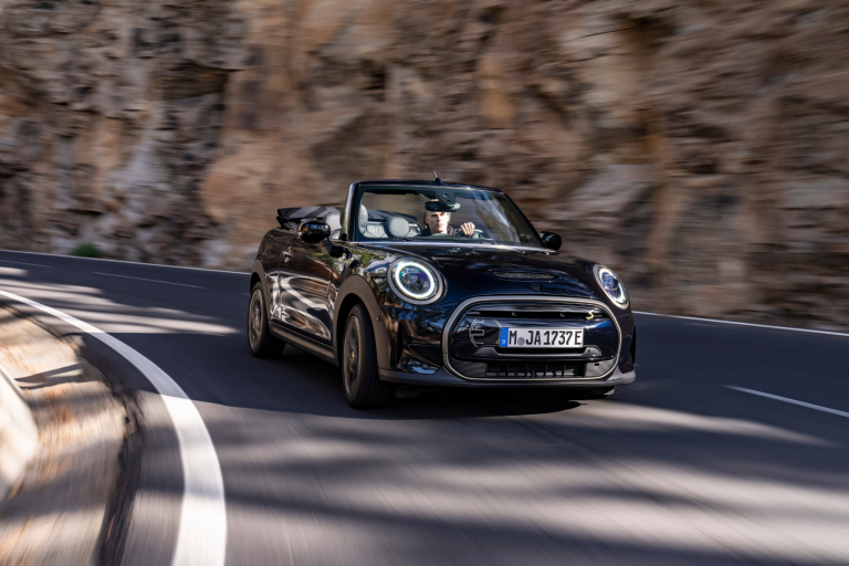 Prvi potpuno električni MINI Cooper SE Cabrio.