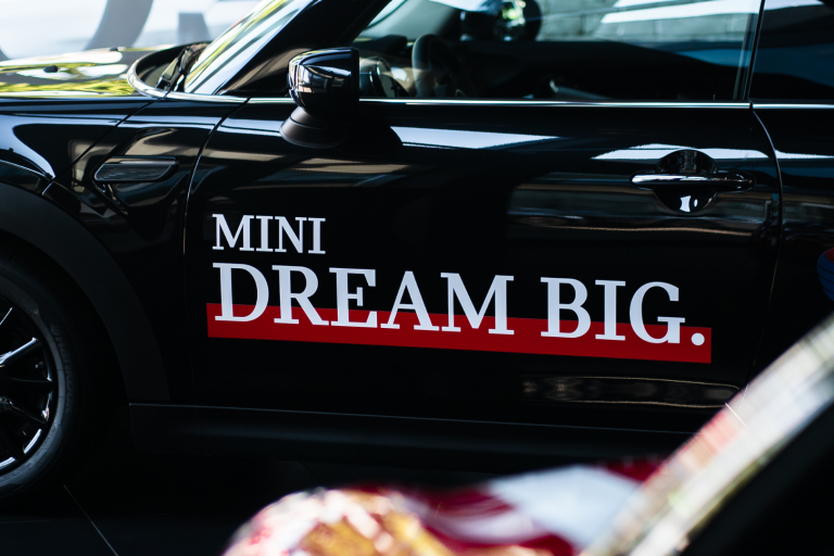 Sa MINI-jem do Pariza! Delta Motors ozvaničio saradnju za atletičarkama Angelinom Topim i Adrianom Vilagoš
