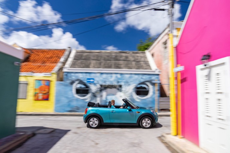 MINI Cabrio na Karibima