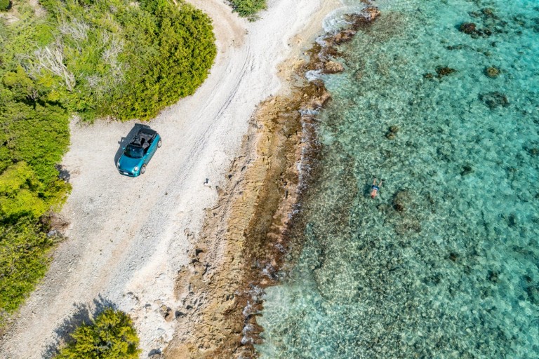 MINI Cabrio na Karibima
