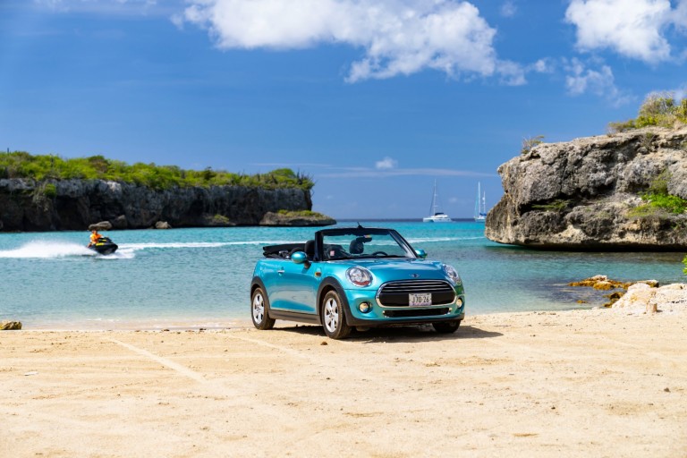 MINI Cabrio letnja avantura na Karibima