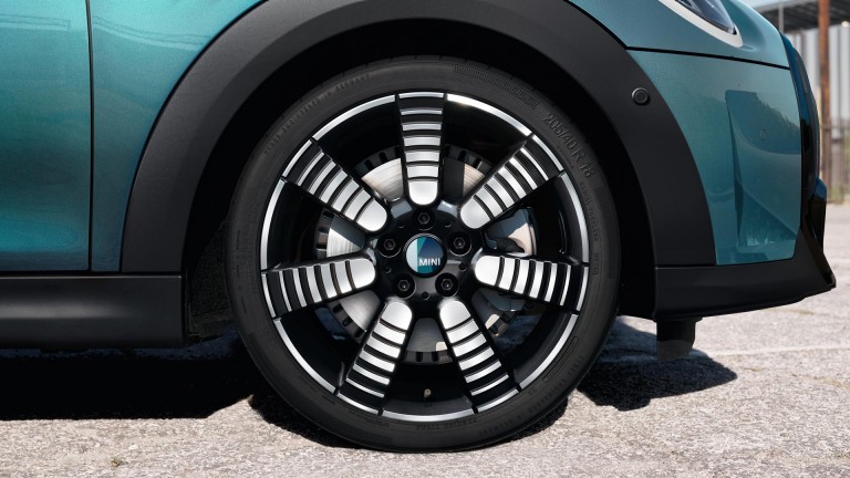 MINI Kabriolet Seaside Edicija – 18-inčni Pulse Spoke dvonijansne – felne