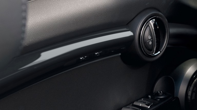 MINI Kabriolet Seaside Edicija – unutrašnjost - okviri vrata