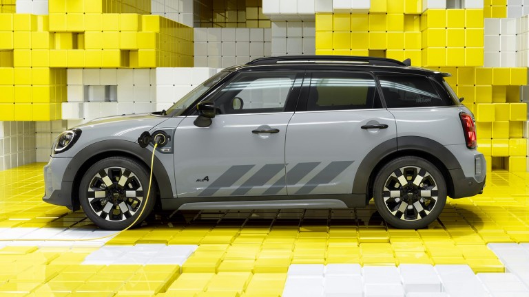 MINI Countryman Untamed Edicija Plug-In Hibrid