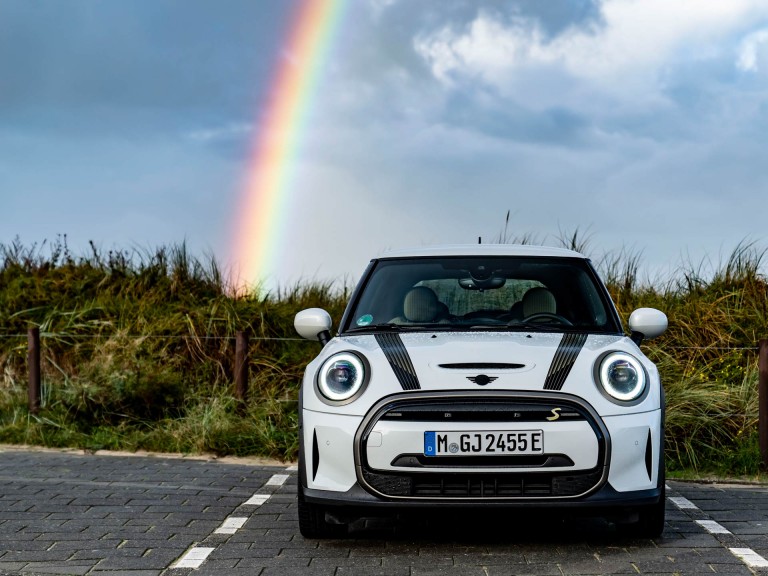 MINI Electric – Resolute Edition – nanuq bela boja