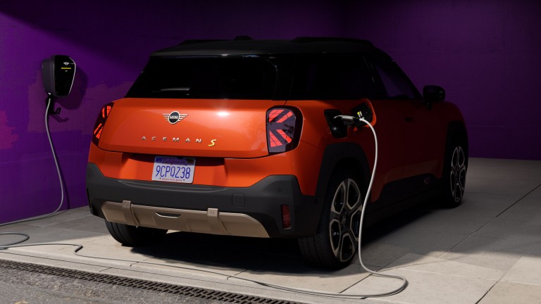 Potpuno električni MINI Aceman- mozaik - napajanje i domet