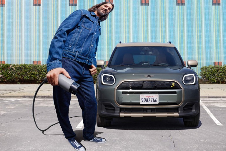 Potpuno električni MINI Countryman - punjenje - kućno napajanje