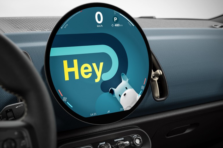 Potpuno električni MINI Countryman - unutrašnjost - oled displej