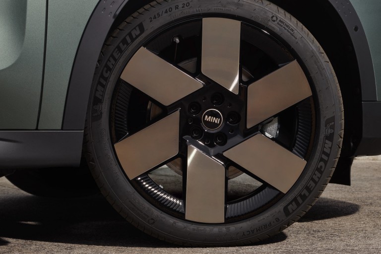 MINI potpuno električni Countryman - održivost - sekundarni aluminijum