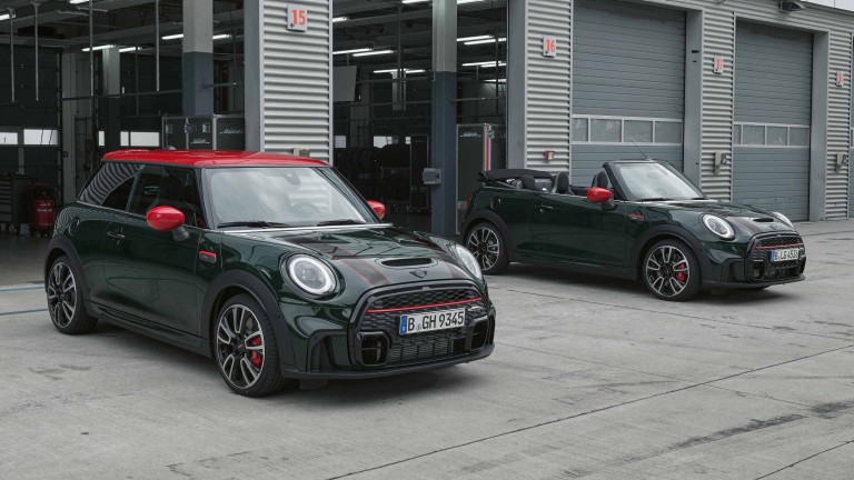 MINI John Cooper works-prednji izgled zeleni i crveni-poređenje modela