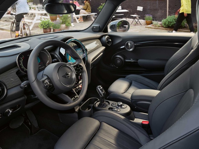 MINI Hatch 3 vrata-kokpit i volan-crna koža