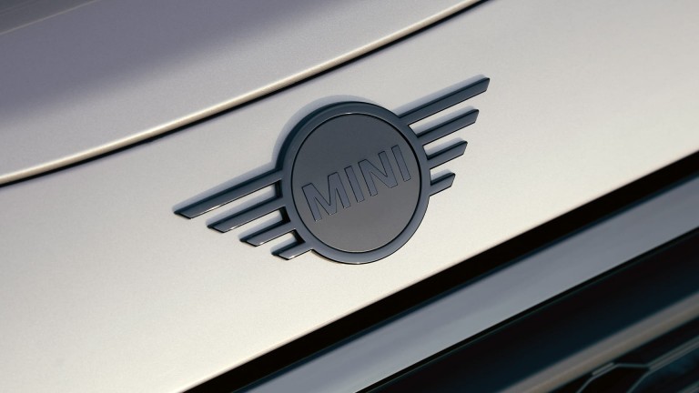 MINI Hatch sa 3-vrata – spoljašnjost – naglasci u piano crnom dizajnu
