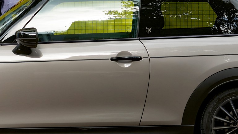 MINI Hatch sa 3-vrata – Bočne pruge - Piano crni stil