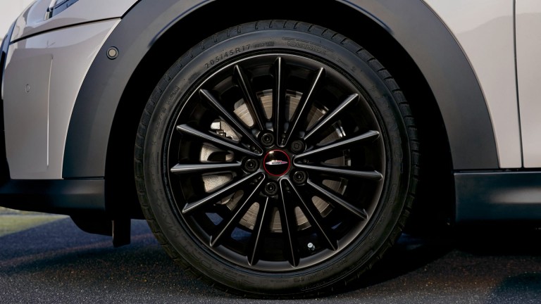 MINI Hatch sa 3-vrata – 17-inčni JCW višekraki naplatci - Jet mat crne boje