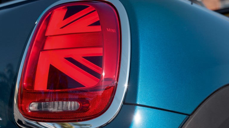 MINI CABRIO edicija Sidewalk – zadnje svetlo – britanska zastava