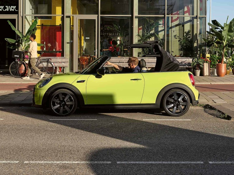 MINI Cabrio – bočni izgled – soft top roof