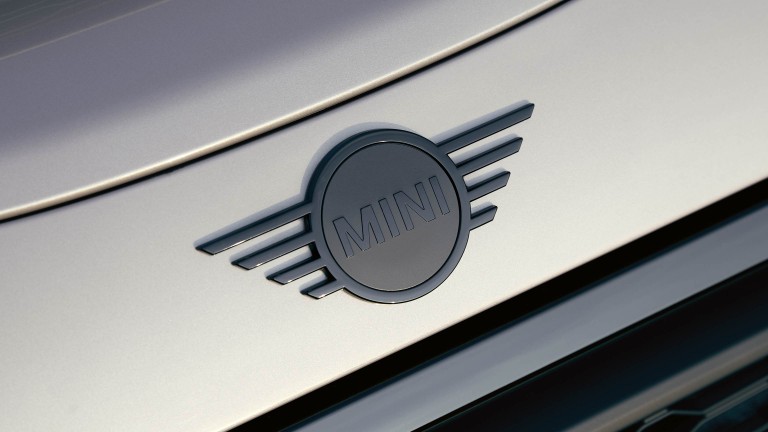 MINI Kabriolet – spoljašnjost – piano crni elementi