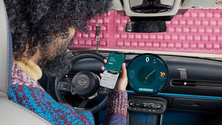 MINI Cooper sa 3 vrata - digitalno iskustvo - mini aplikacija