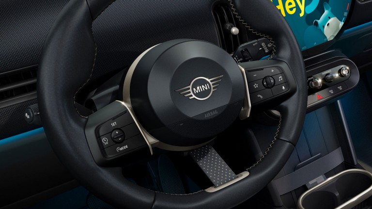 MINI Cooper sa 3 vrata - unutrašnjost - veće uzbuđenje