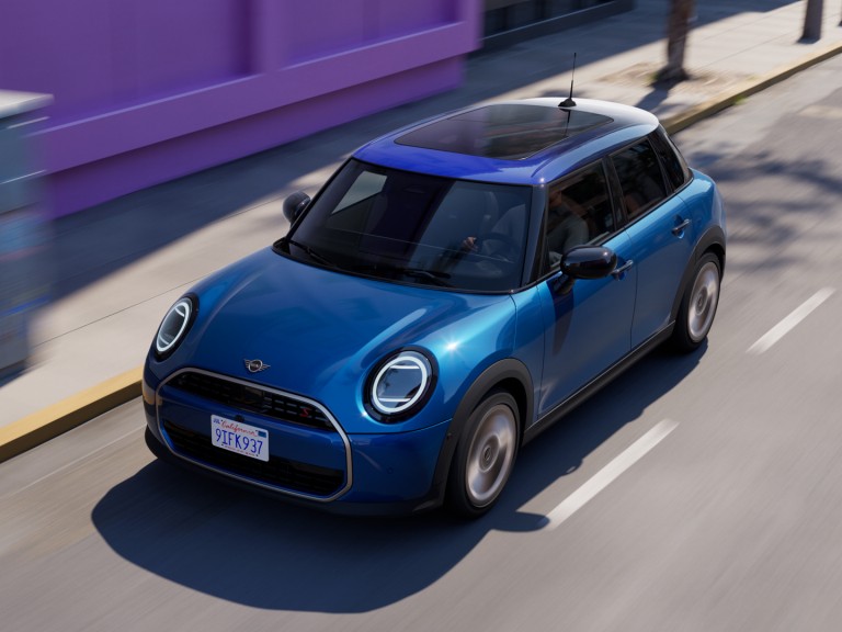 MINI Cooper sa 5 vrata - vozno iskustvo - maksimalni go-kart osećaj