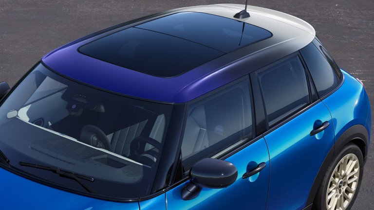 MINI Cooper sa 5 vrata - spoljne karakteristike - panoramski krov