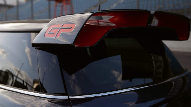 MINI John Cooper Works GP – krovni spojler – siv i crven