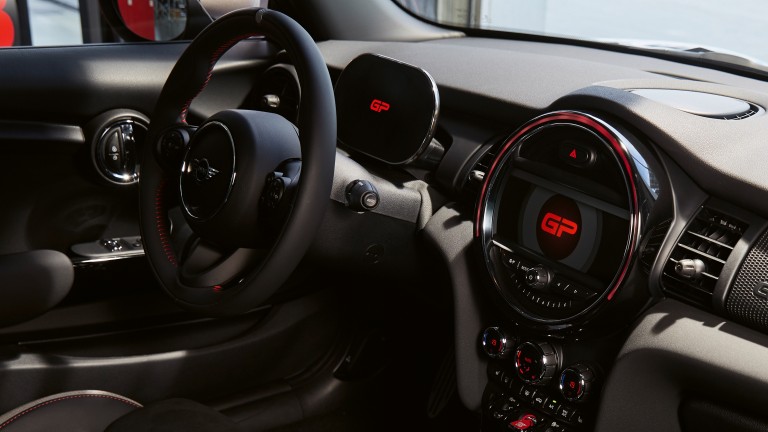 MINI John Cooper Works GP – kabina  – tabla s instrumentima